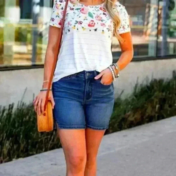 Banana Republic High Rise Denim Short - Picture 2 of 6